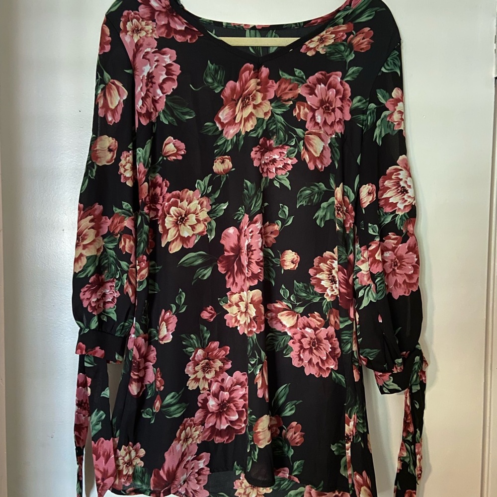 Floral tunic- tie sleeves